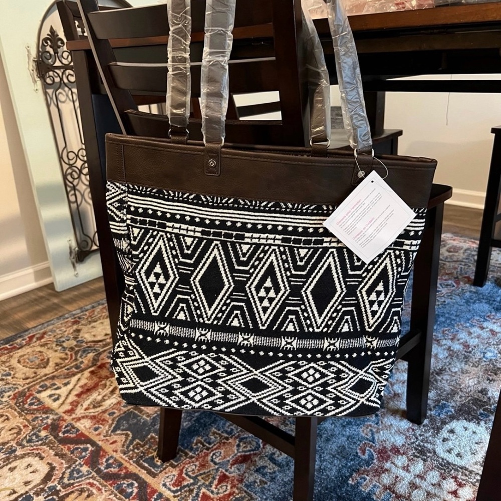 Thirty One Reversible Tote in Rio Weave! BNIP!! - Picture 12 of 12